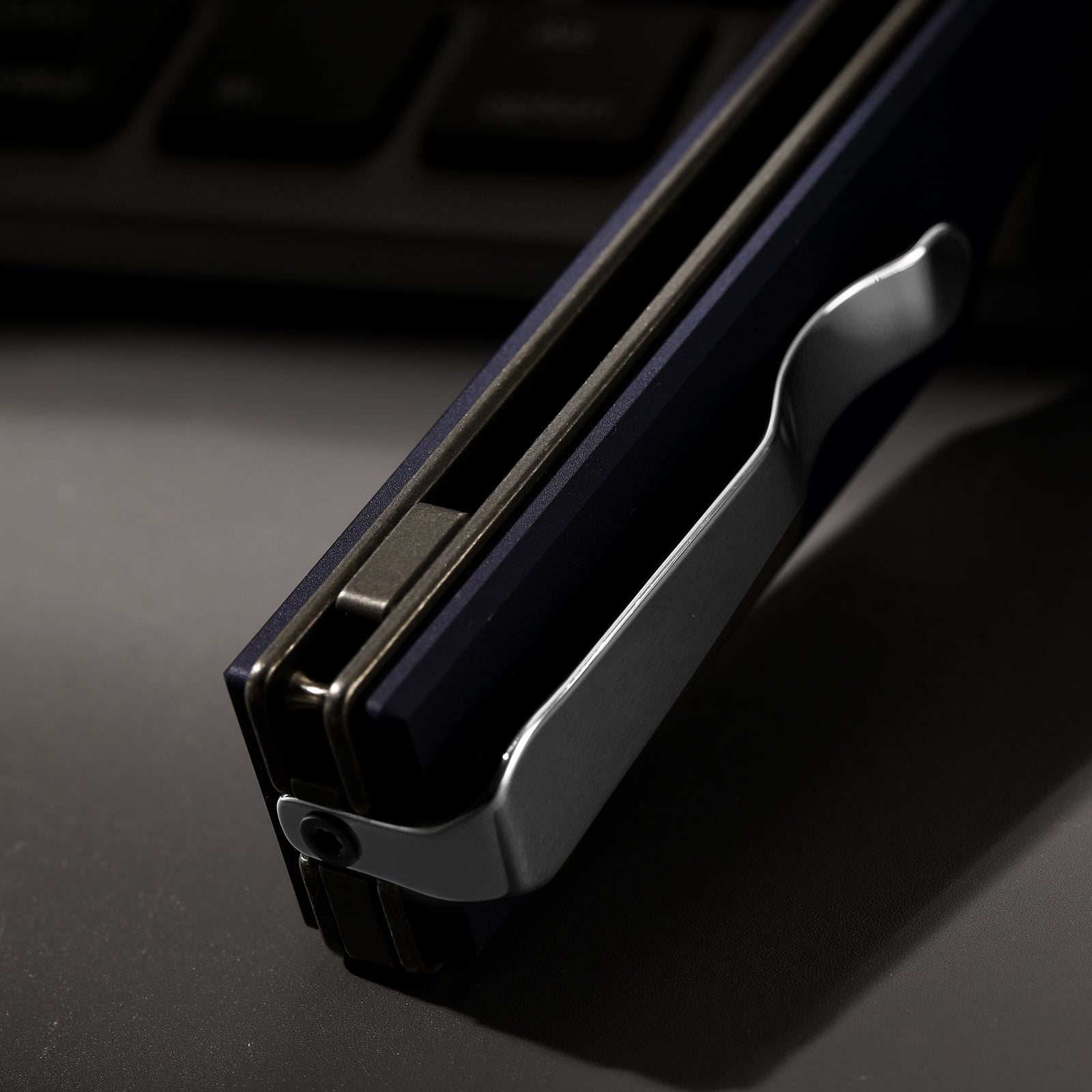 Little Ringbo | Kizer Button Liner Lock™ | Aluminum | AEB-L PVD Coating & Stonewashed | KizerV™ 3708A2