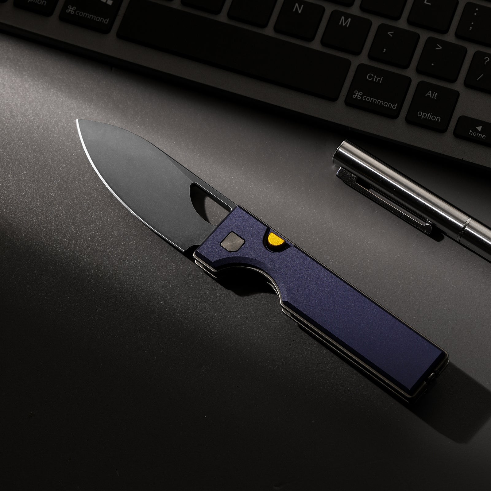 Little Ringbo | Kizer Button Liner Lock™ | Aluminum | AEB-L PVD Coating & Stonewashed | KizerV™ 3708A2