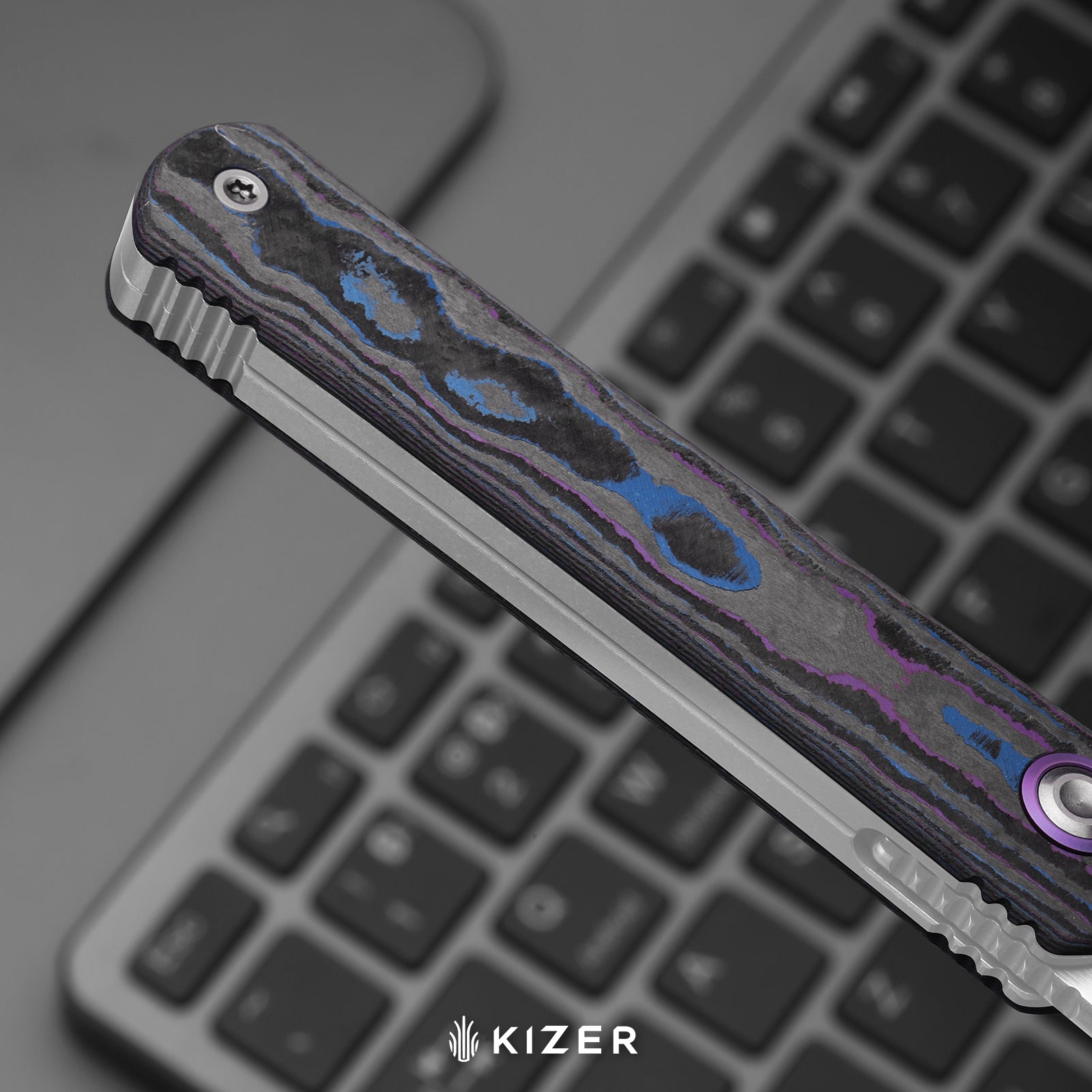 Feist 3 | CPM S90V + Stonewashed & Flat Brushed | UV-Luminescent | Clip Point | Titanium & CamoCarbon Damtanium | KizerX™ 3499.3A2