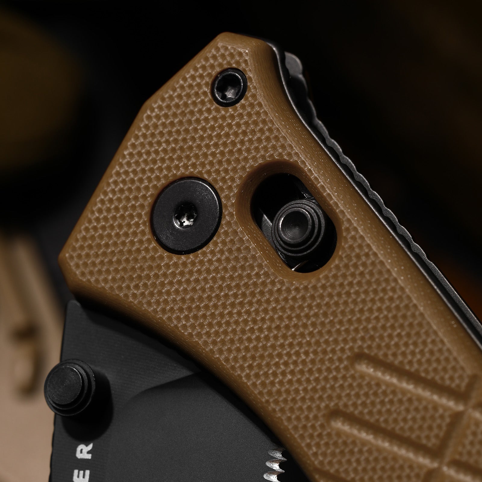 Aegis T | Partially-Serrated Edge | Kizer Clutch Lock™ | Rescue Hook & Glass Breaker | KizerV™ 3774CTA3