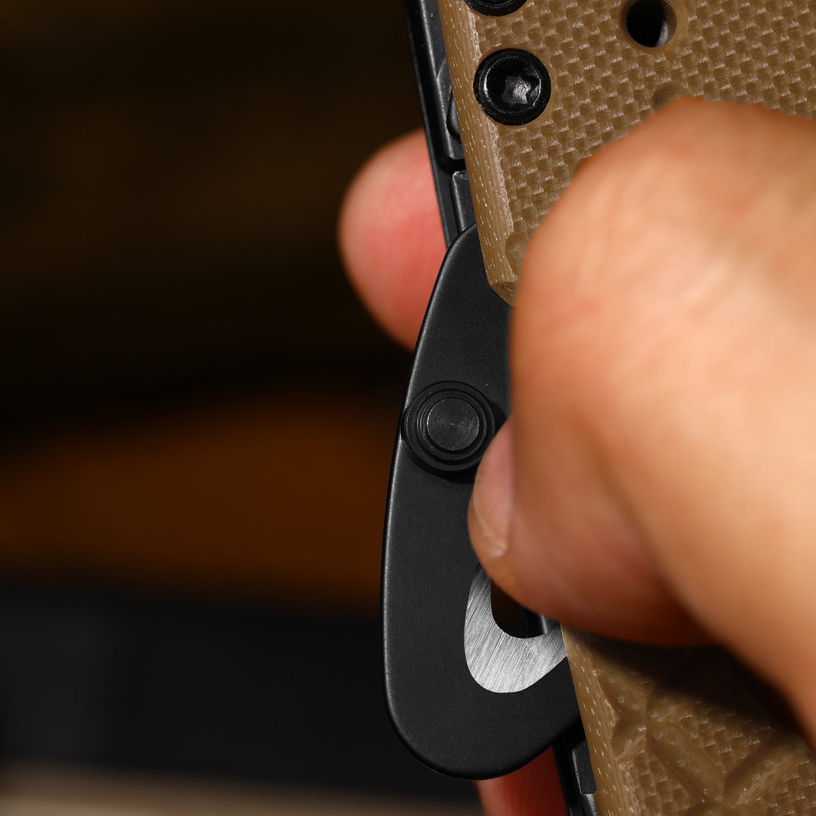 Aegis T | Partially-Serrated Edge | Kizer Clutch Lock™ | Rescue Hook & Glass Breaker | KizerV™ 3774CTA3