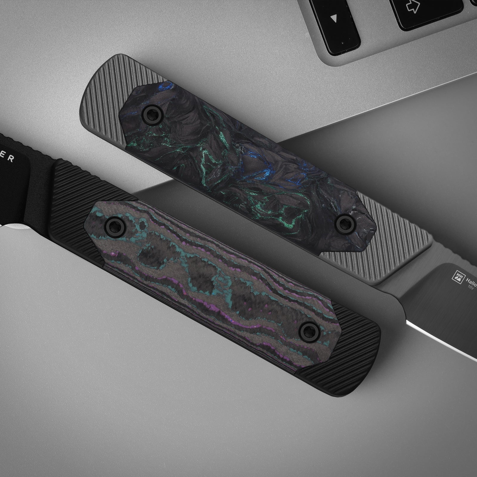 Hallow | Aluminium + Camo Carbon JAZZ | CPM 10V | KizerB™ 1123A1
