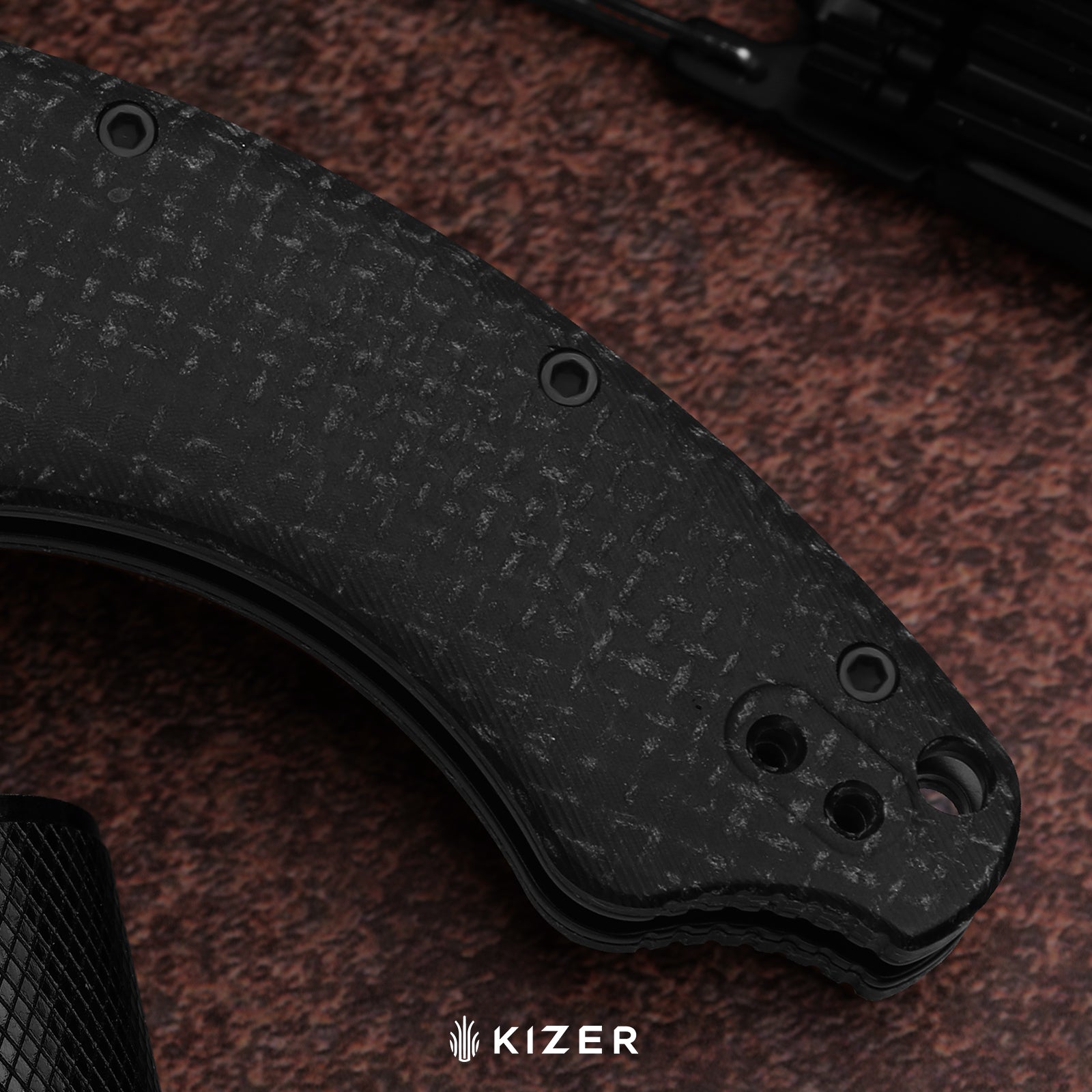 Roach XL | Kizer Button Liner Lock™ | 14C28N | Micarta | KizerV™ 4477BDA2