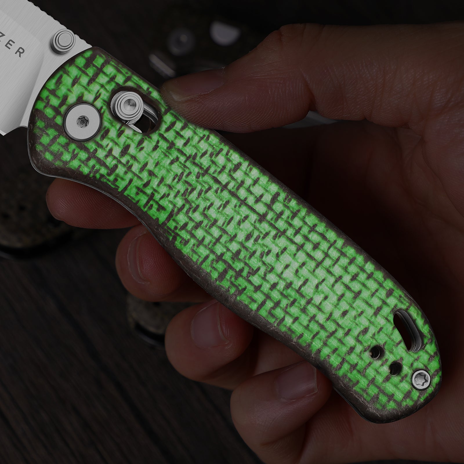 Microbe™ | GID Canvas Micarta Handle | Kizer Button Liner Lock™ | 14C28N | KizerV™ 2742A9
