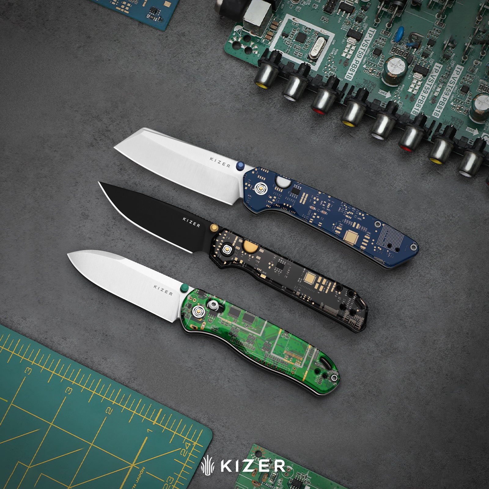 Madrac | Kizer Button Liner Lock™ | 14C28N | Resin & PCB | Black PVD Coating | KizerV™ 3693BSA3