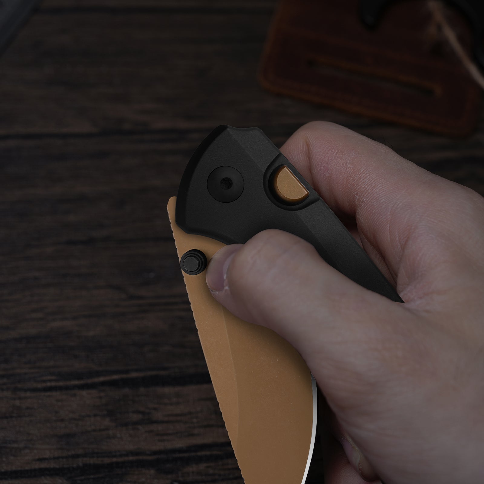 T1 CD | Kizer Clutch Lock™ | M390 | Aluminum Handle | KizerB™ 3490.2CDA2