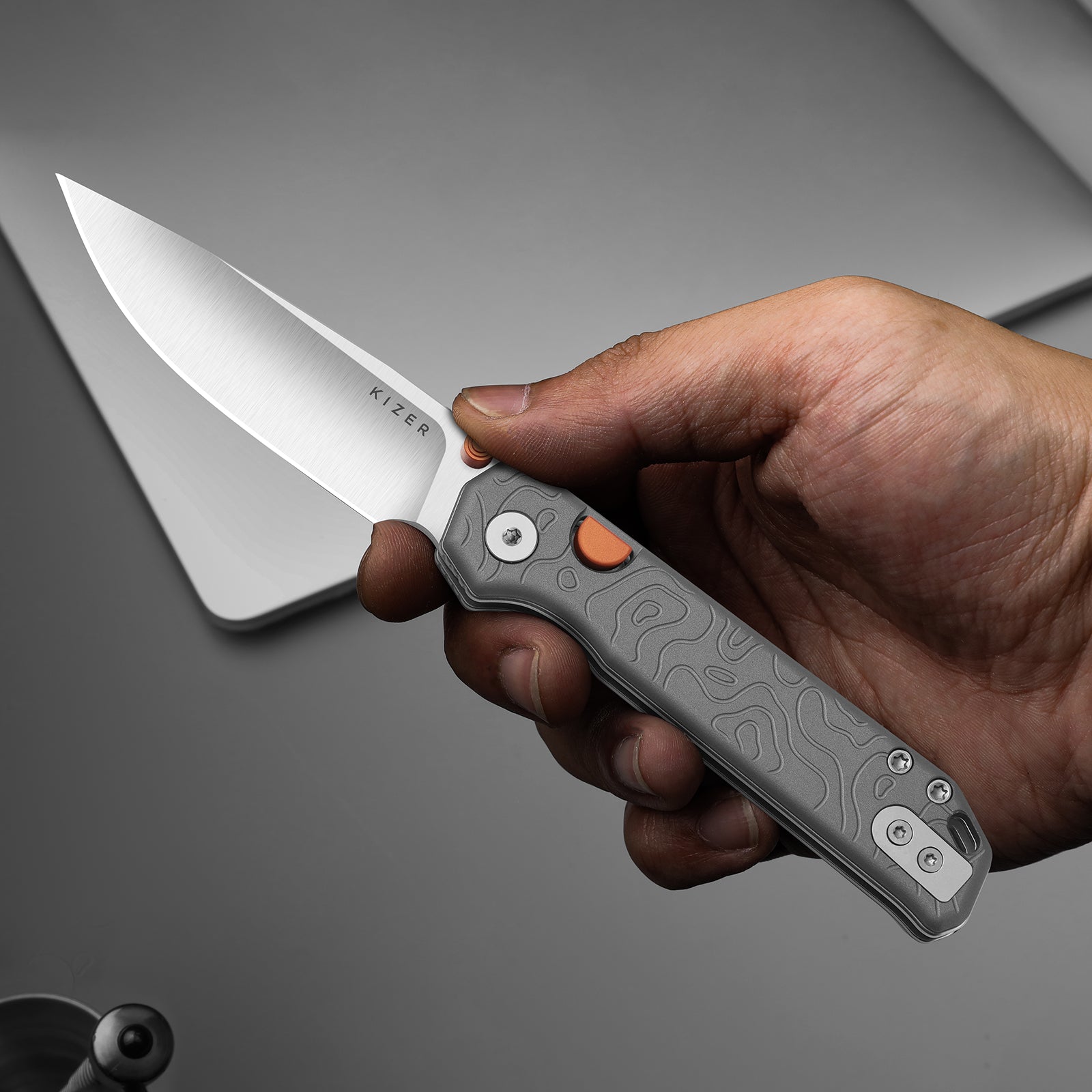 Begleiter 2.9 | Kizer Button Liner Lock™ | Vortex Pattern Micarta | BD1N | Gray PVD | KizerV™ 3458.2BDA2