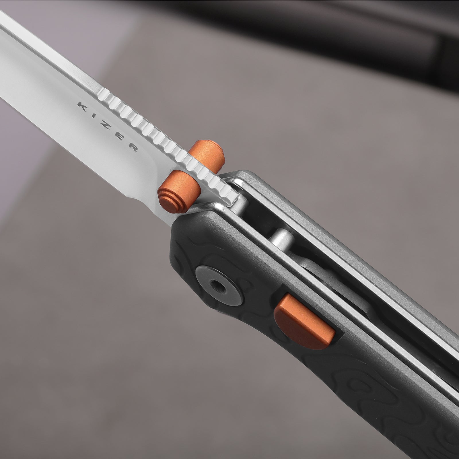 Begleiter 2.9 | Kizer Button Liner Lock™ | Vortex Pattern Micarta | BD1N | Gray PVD | KizerV™ 3458.2BDA2