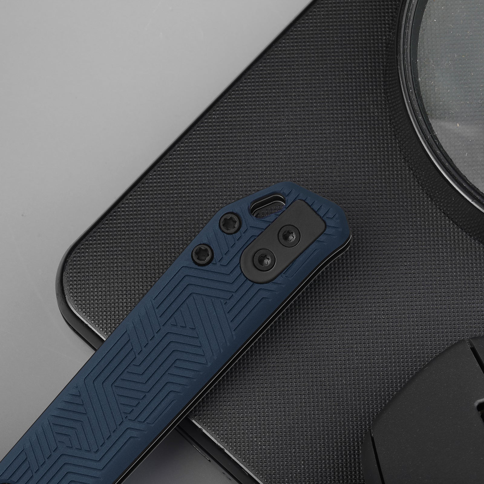 Begleiter 2.9 | Kizer Button Liner Lock™ | Vortex Pattern Micarta | BD1N | Gray PVD | KizerV™ 3458.2BDA2