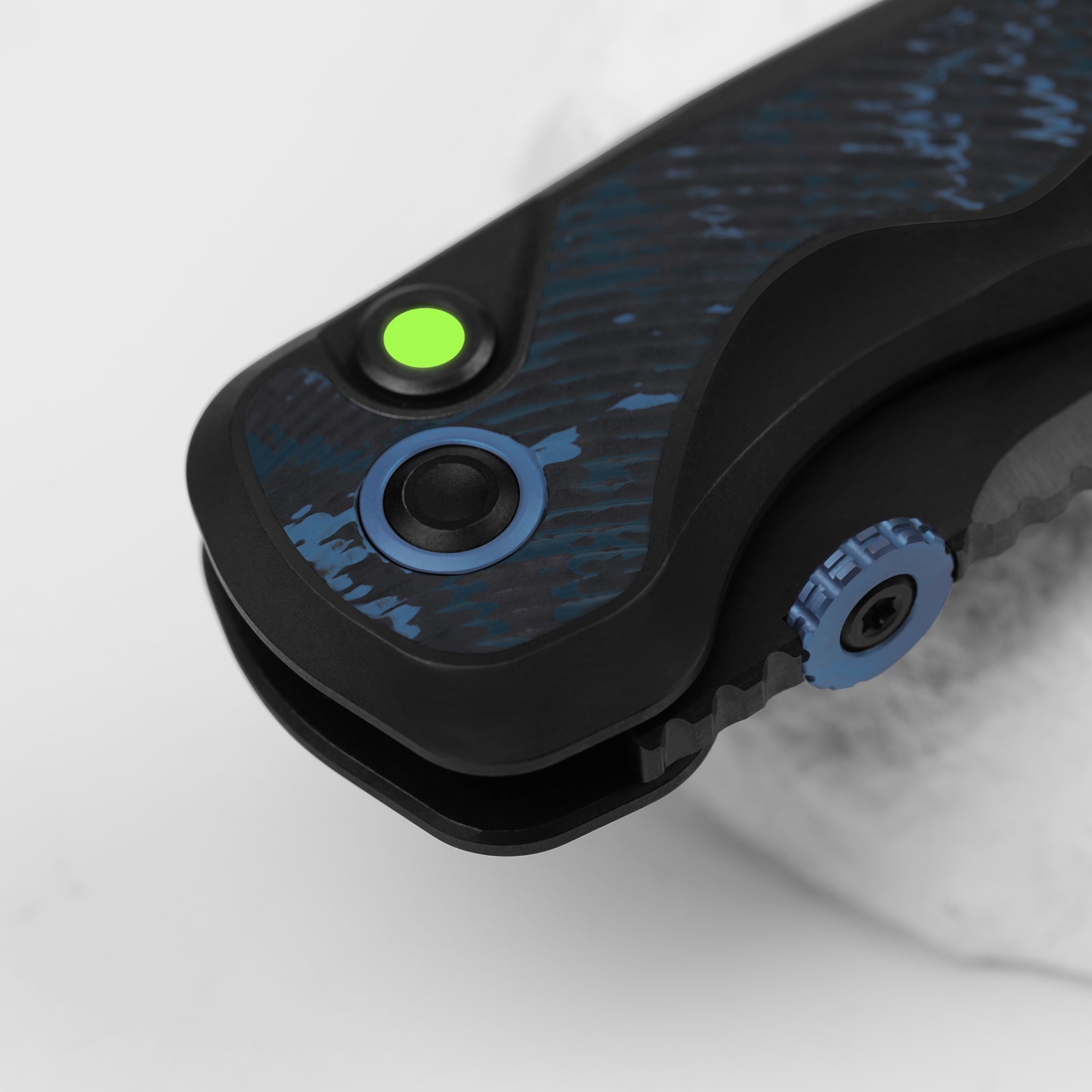 Mithril | KineticFit™ Button Lock | M390 + DLC Ultra + Hand-Brushed | Titanium (DLC Ultra) & Fat Carbon | Exquisite Light | KizerX® FK08A2