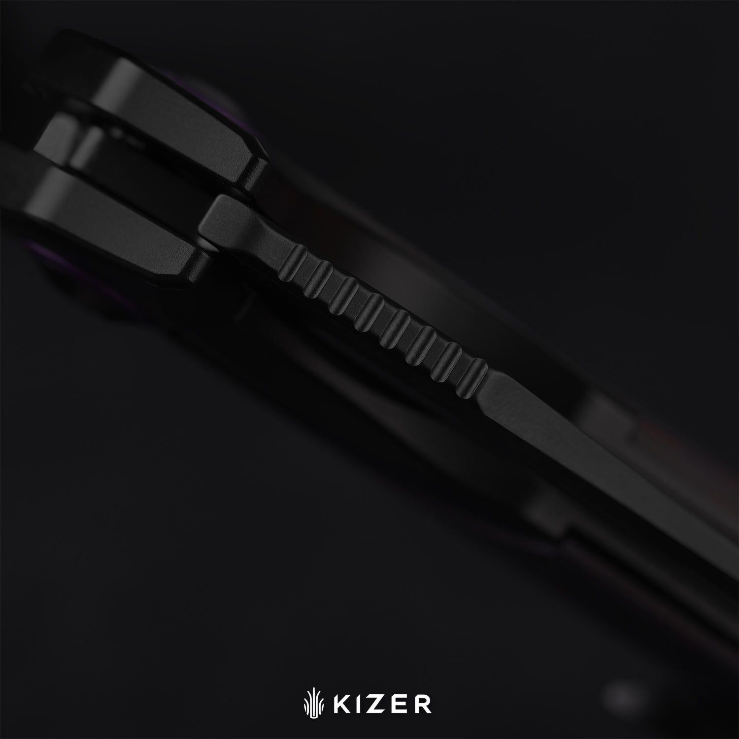 Cyclone | Frame Lock | Titanium & Fatcarbon Purple Haze | S35VN+Matte DLC Ultra | KizerB™ 3734A1