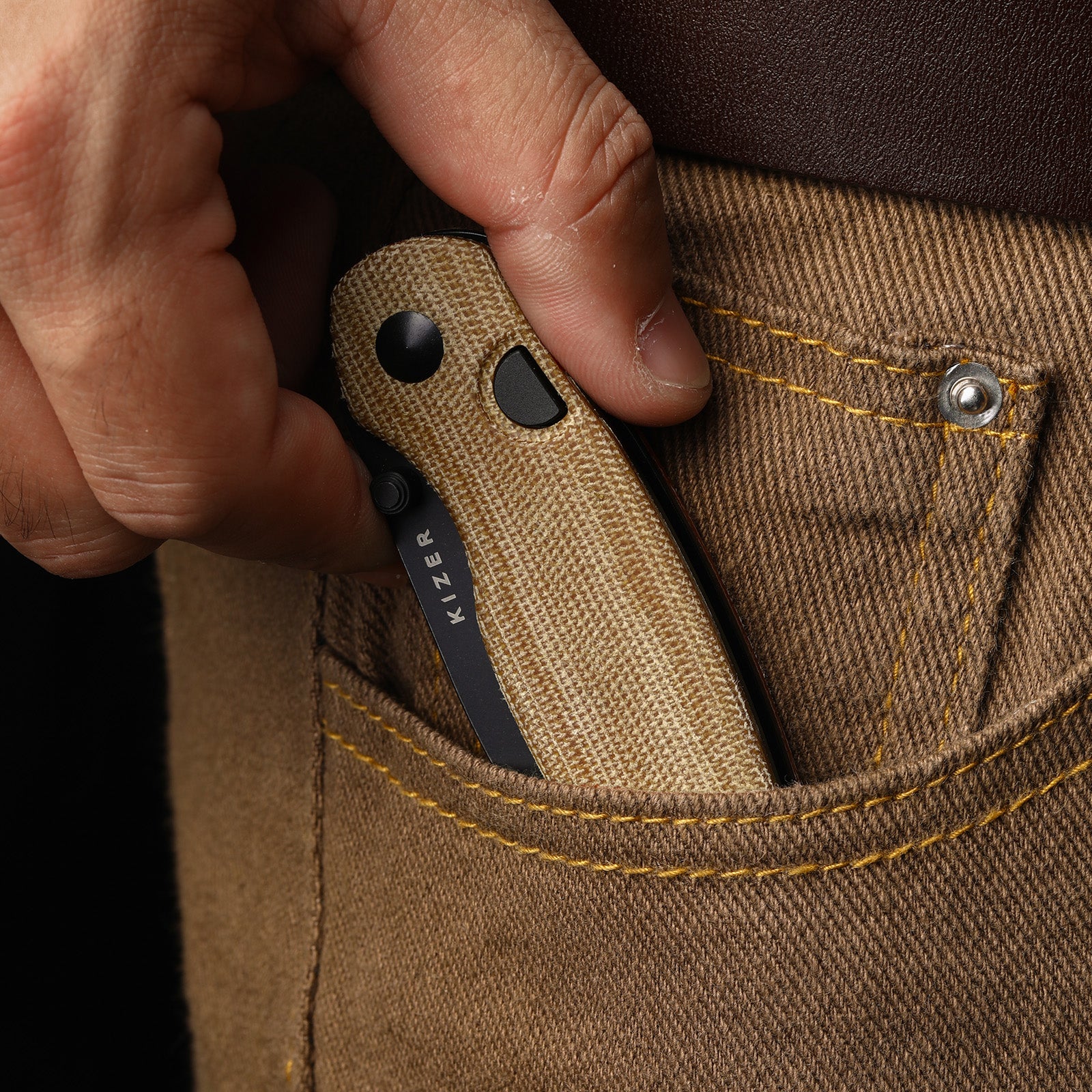 Phoca BD | Kizer Button Liner Lock™ | Black Acid Damascus | Norplex UltreX™ Micarta | KizerV™ 3781BDA3