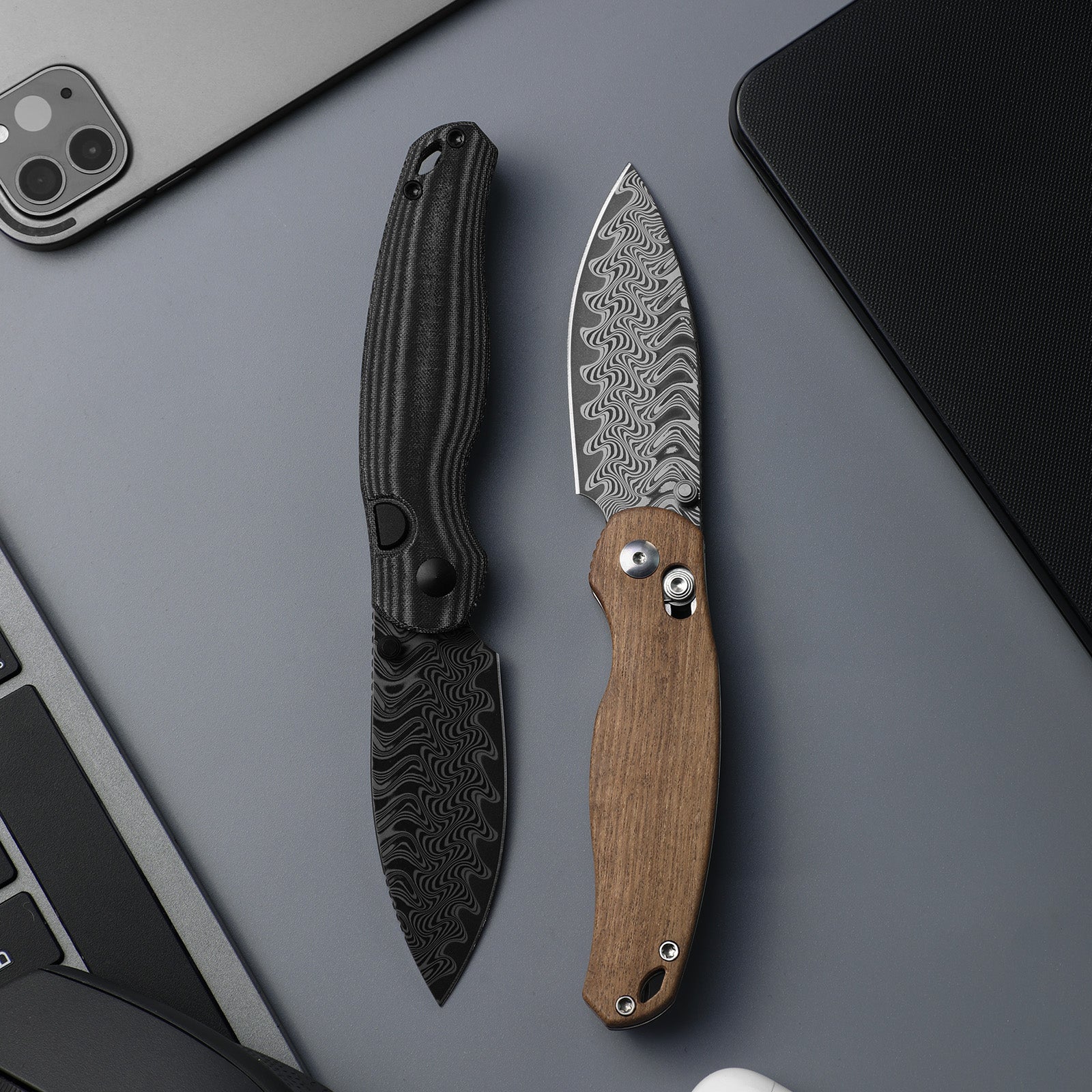 Phoca BD | Kizer Button Liner Lock™ | Black Acid Damascus | Norplex UltreX™ Micarta | KizerV™ 3781BDA3