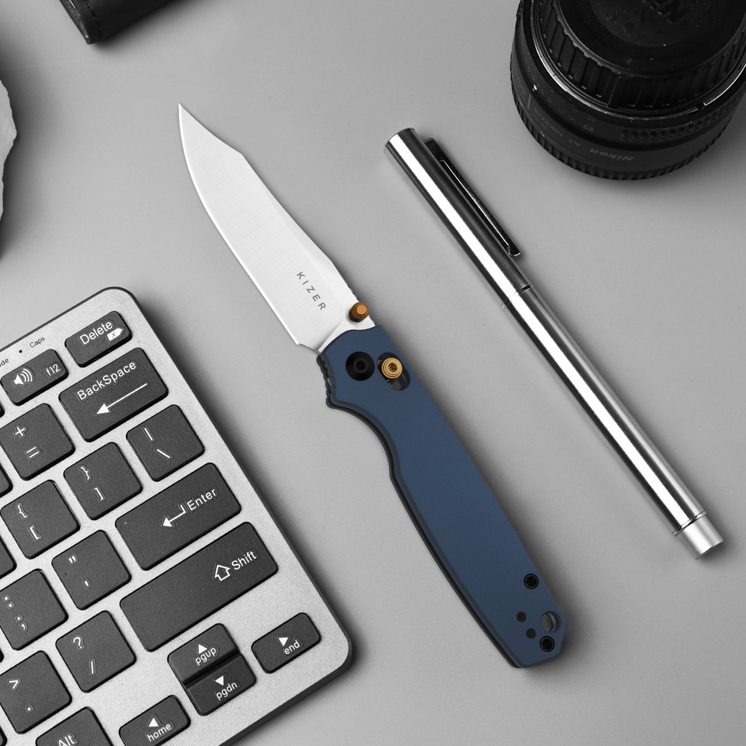 Pokiman CC | Kizer Clutch Lock™ | Clip Point | Four-Finger Full Grip | Aluminum | KizerV™ 3789A4