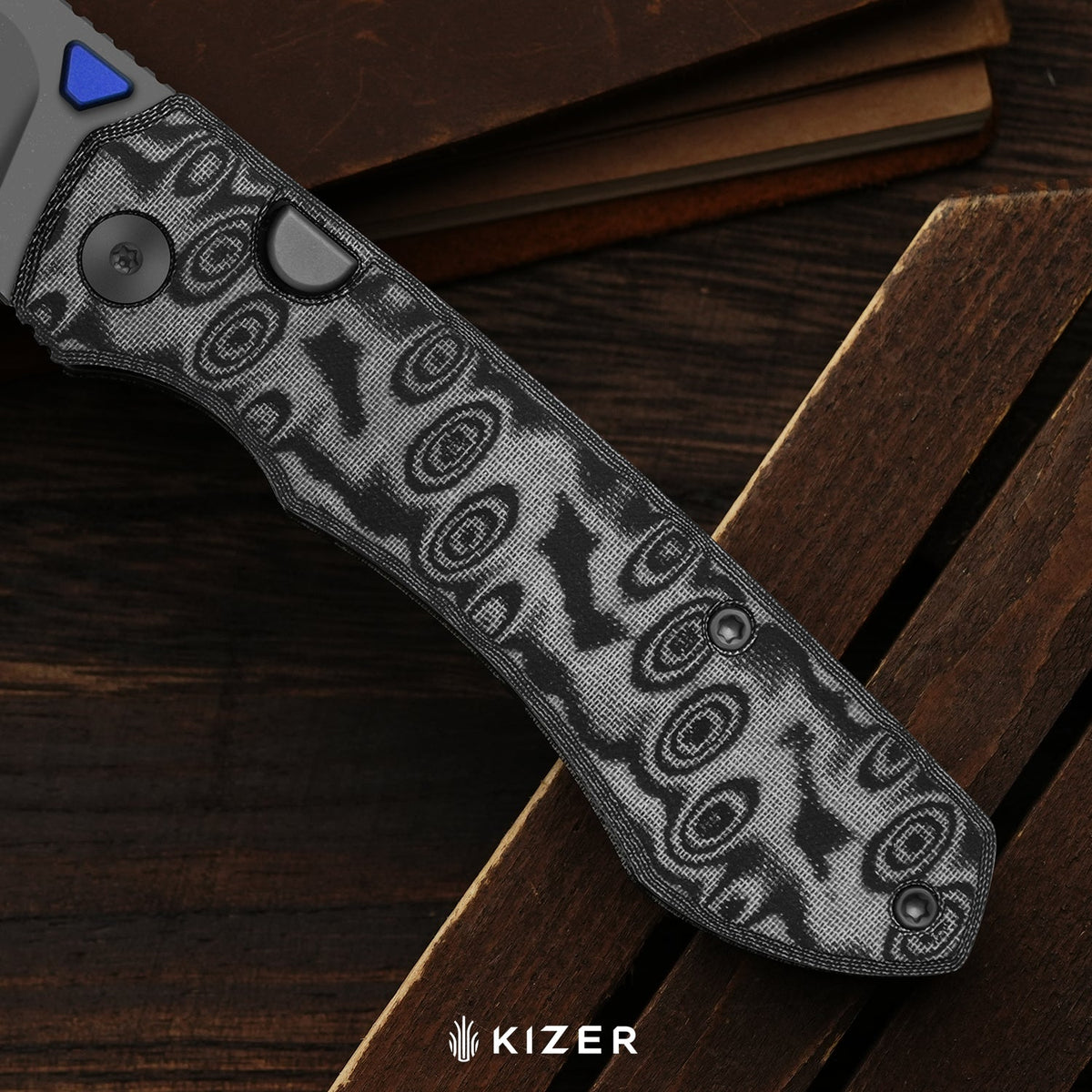 Wharning | Wharncliffe | Kizer Button Liner Lock™ | N690 | vortex pattern micarta | KizerV™ 3738BW4