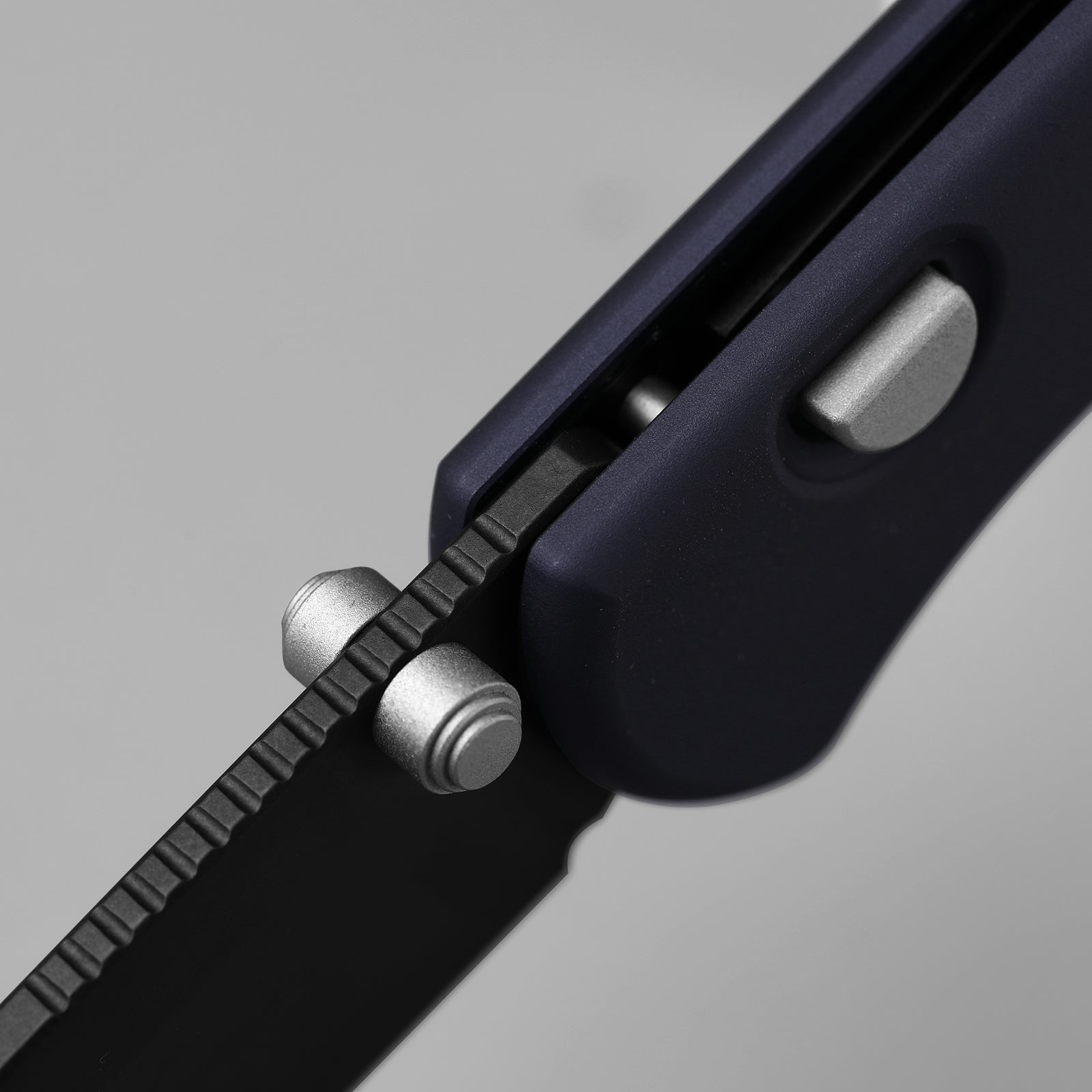 Drop Bear® Zero | Kizer Button Liner Lock™ | M390 + DLC Ultra + Hollow Grind | Aluminum | KizerB™ 3619BDA2