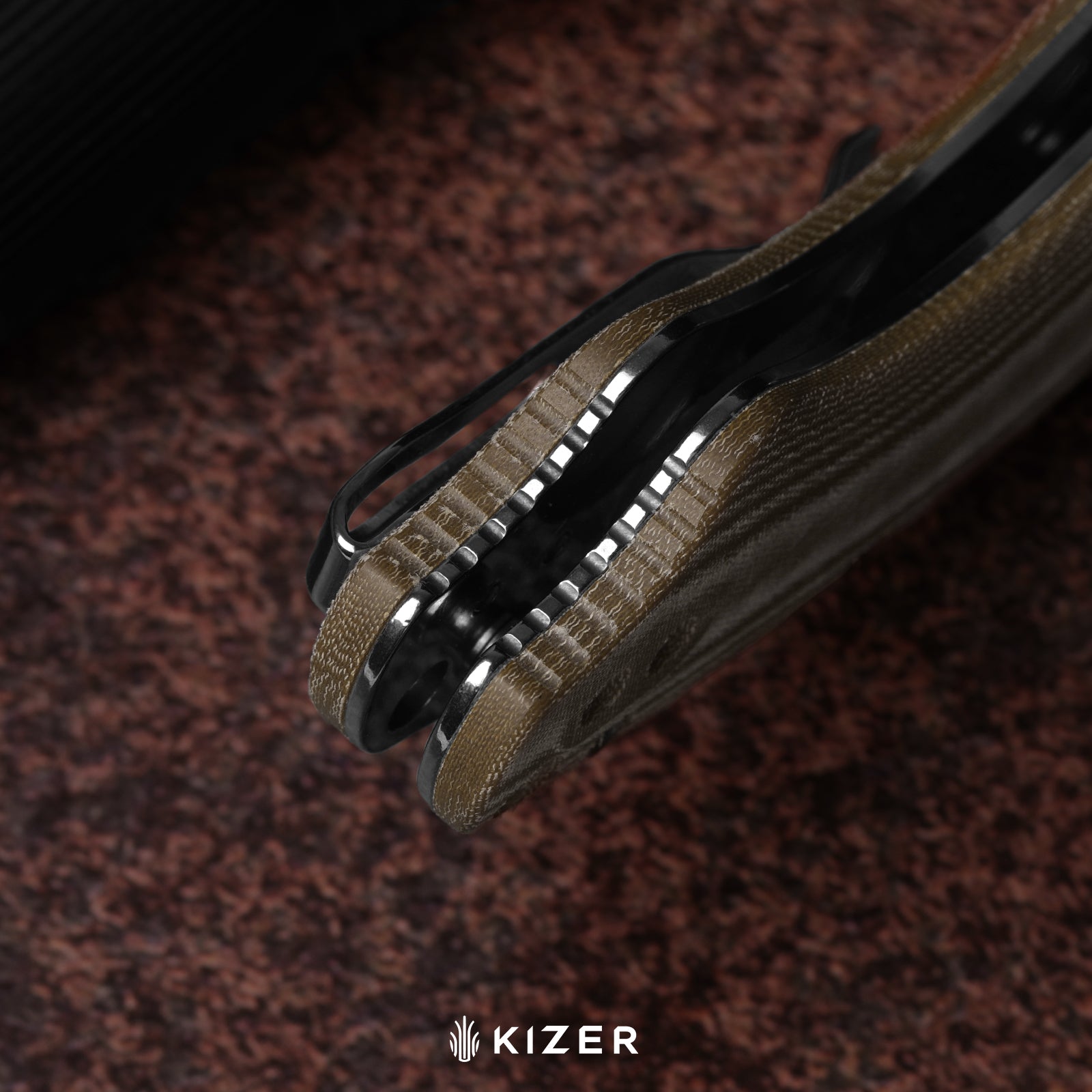 Roach XL | Kizer Button Liner Lock™ | 14C28N | Micarta | KizerV™ 4477BDA2