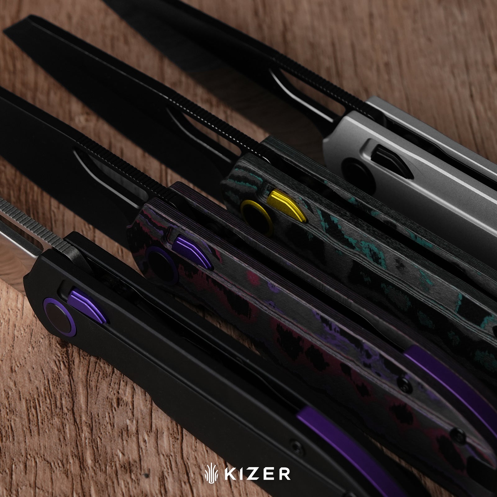 Mash | Kizer Button Liner Lock™ | M390 + PVD Coating & Stonewashed + Hollow Grind | CamoCarbon Shipwreck | KizerB™ 3699BSA3