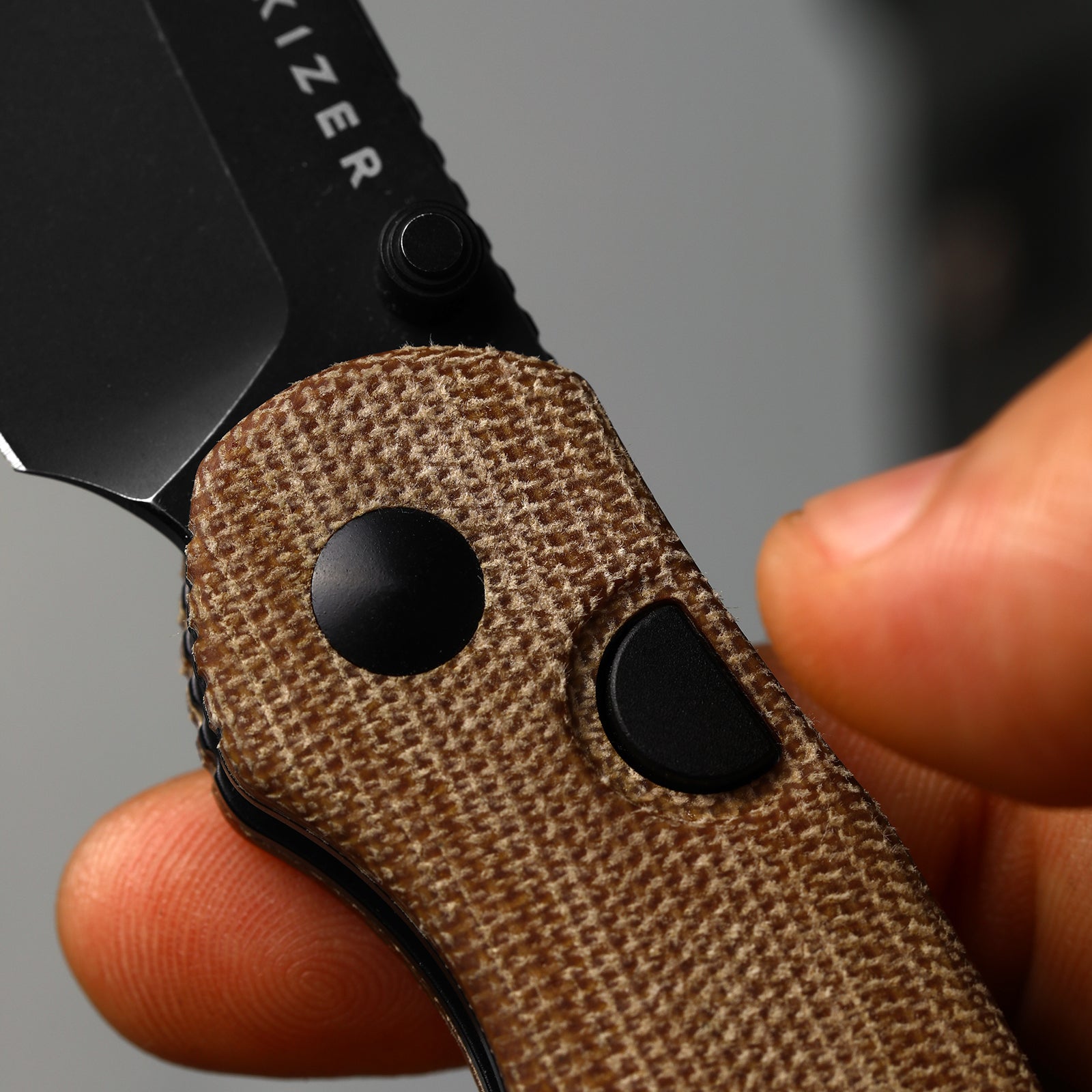Phoca BD | Kizer Button Liner Lock™ | Black Acid Damascus | Norplex UltreX™ Micarta | KizerV™ 3781BDA3